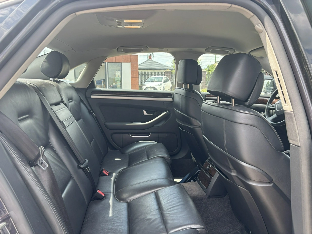 Audi A8 - Zdjęcie 32