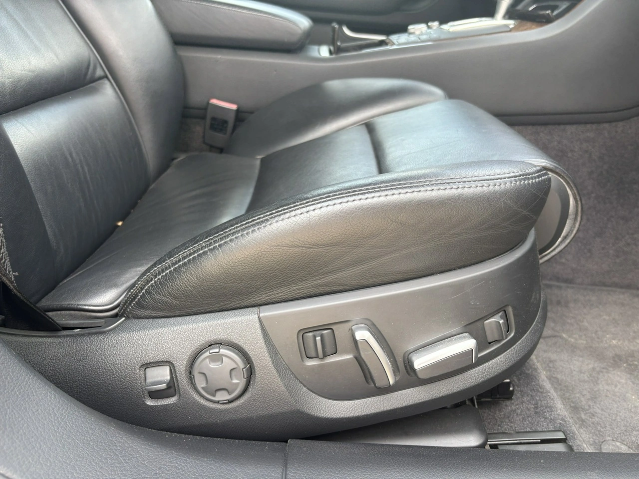 Audi A8 - Zdjęcie 37