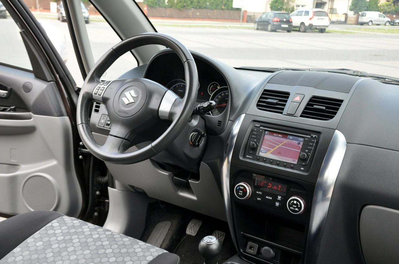 Suzuki SX4 - Zdjęcie 25
