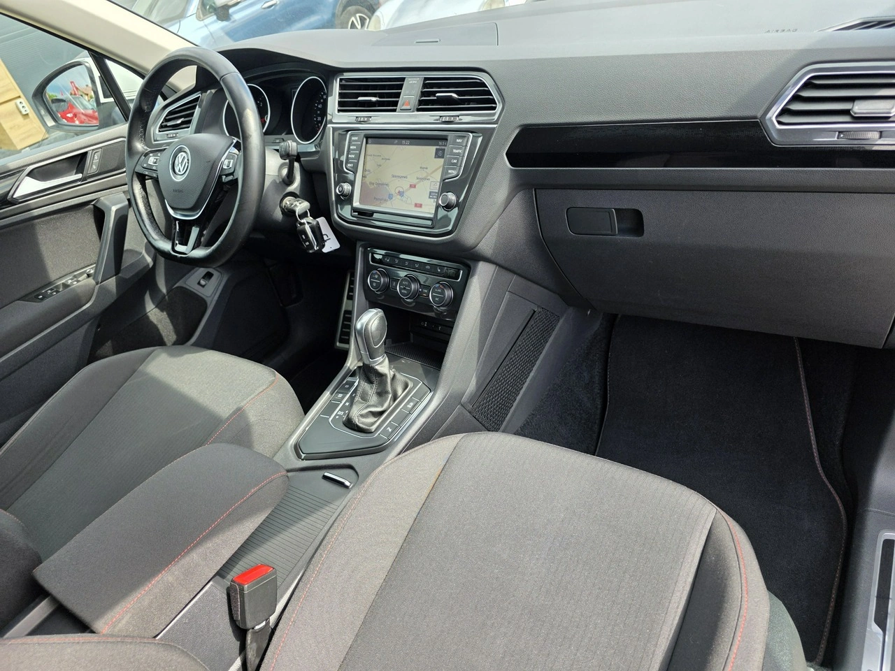 Volkswagen Tiguan - Zdjęcie 16
