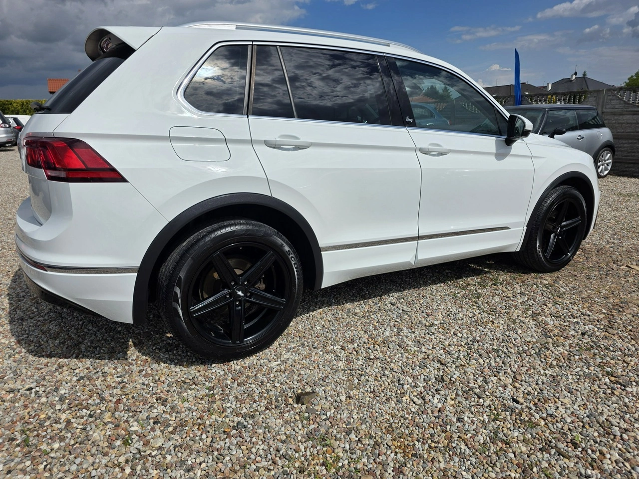 Volkswagen Tiguan - Zdjęcie 17