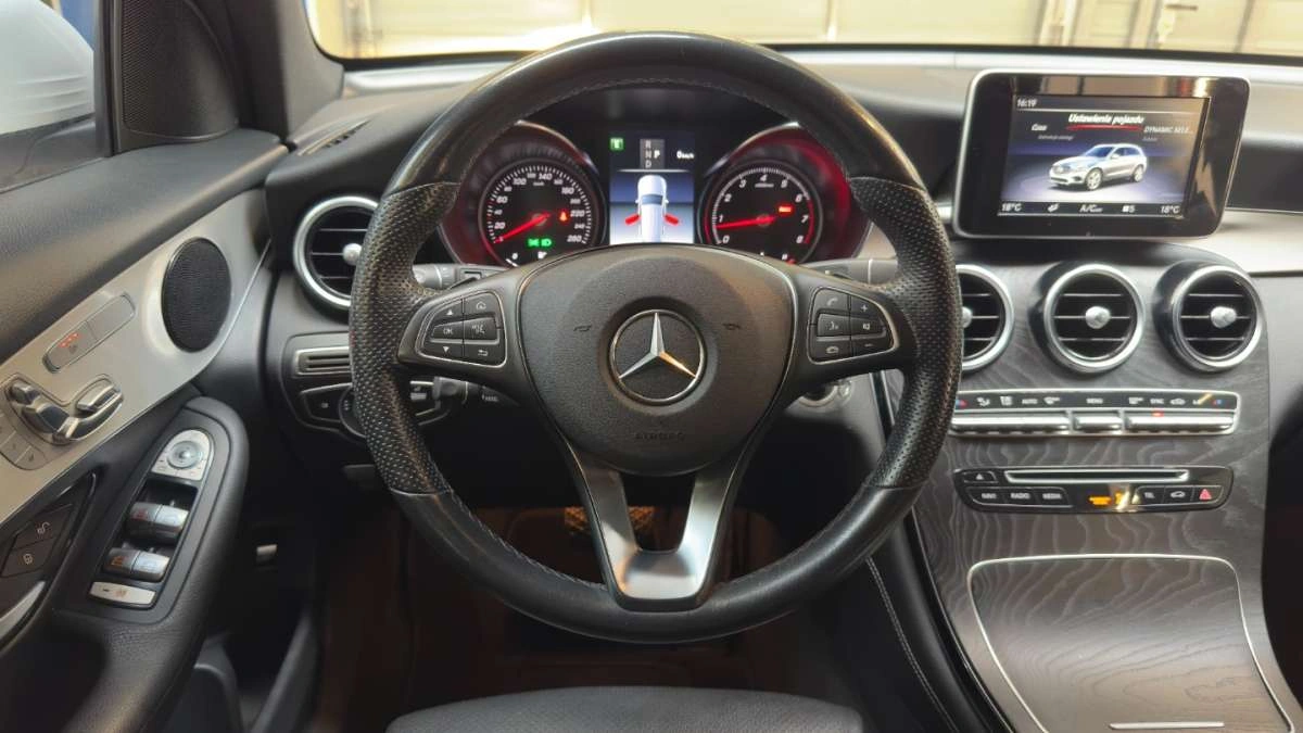 Mercedes-Benz GLC - Zdjęcie 23