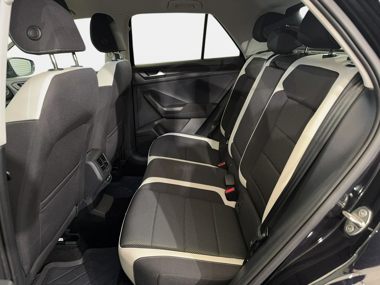 Volkswagen T-Roc - Zdjęcie 12