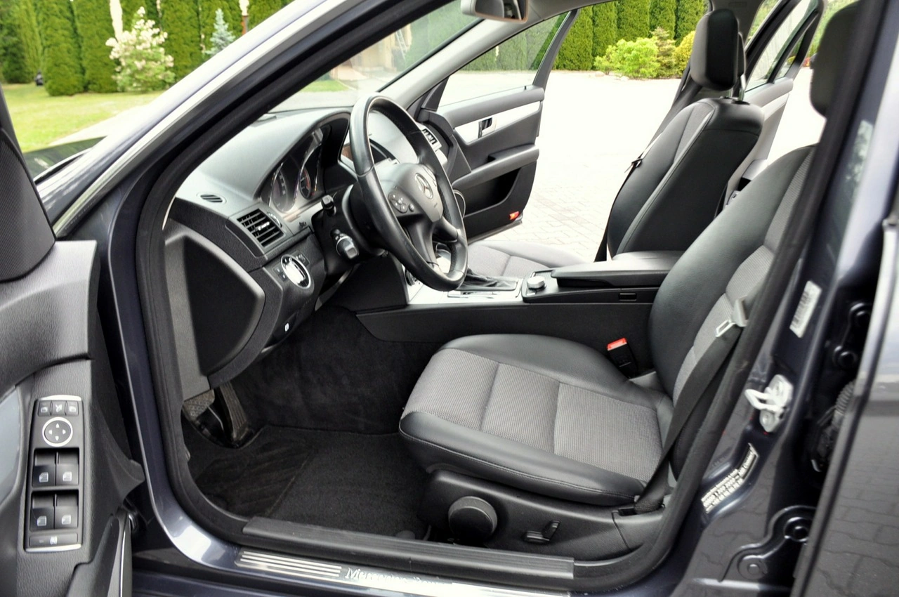 Mercedes C 220 - Zdjęcie 21