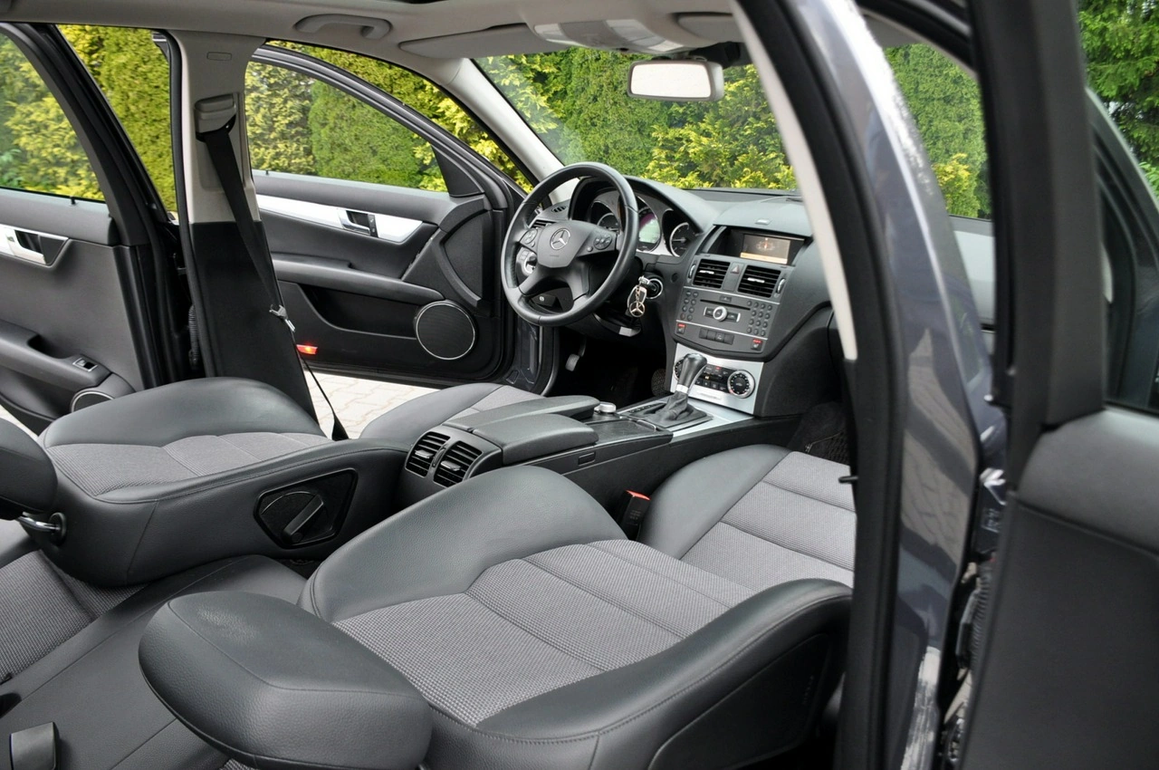 Mercedes C 220 - Zdjęcie 24