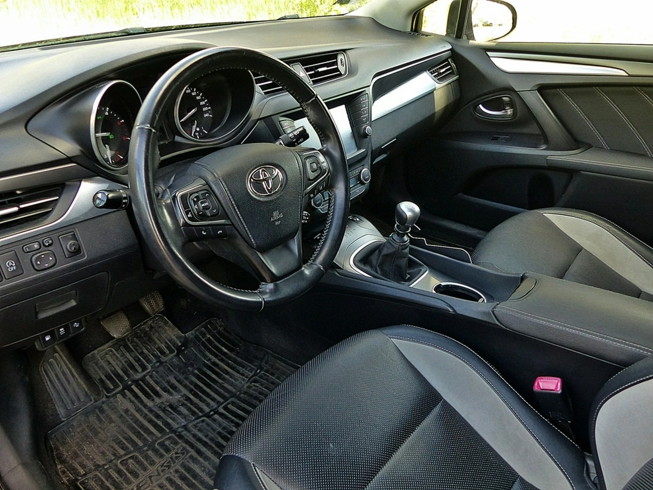 Toyota Avensis - Zdjęcie 17