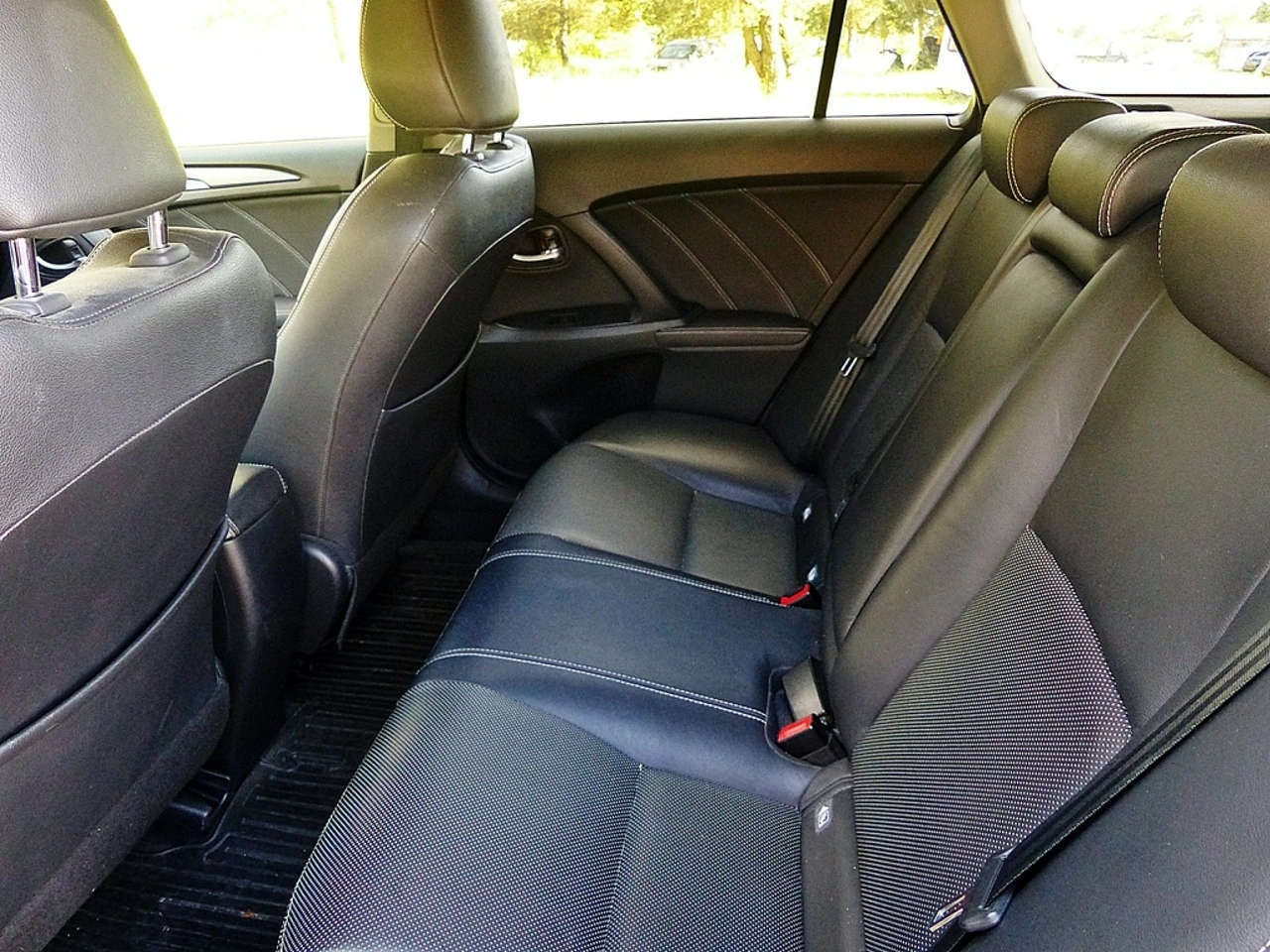 Toyota Avensis - Zdjęcie 21