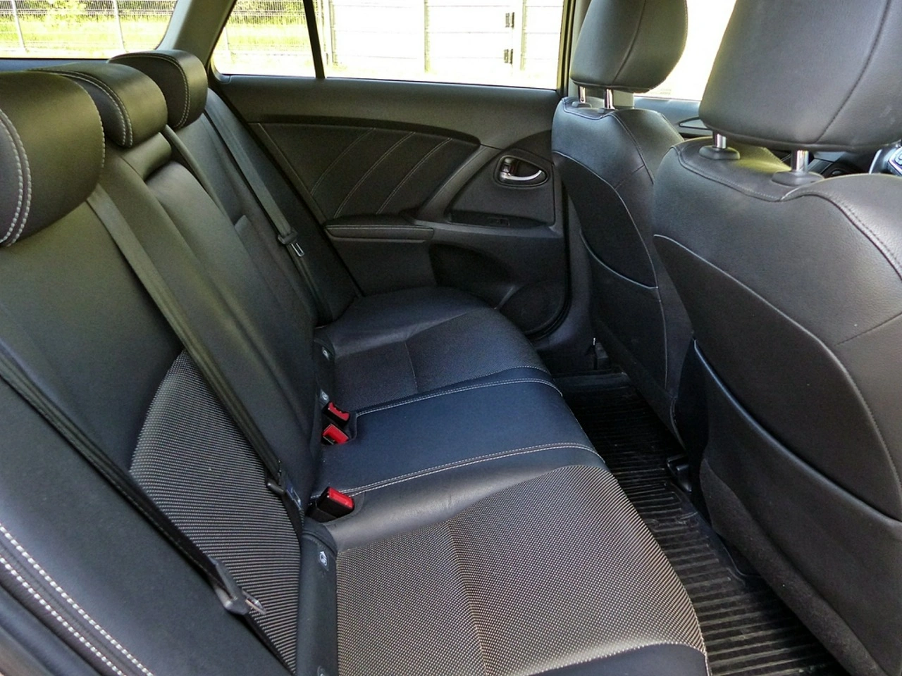 Toyota Avensis - Zdjęcie 22