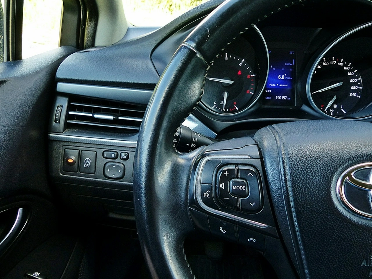 Toyota Avensis - Zdjęcie 29