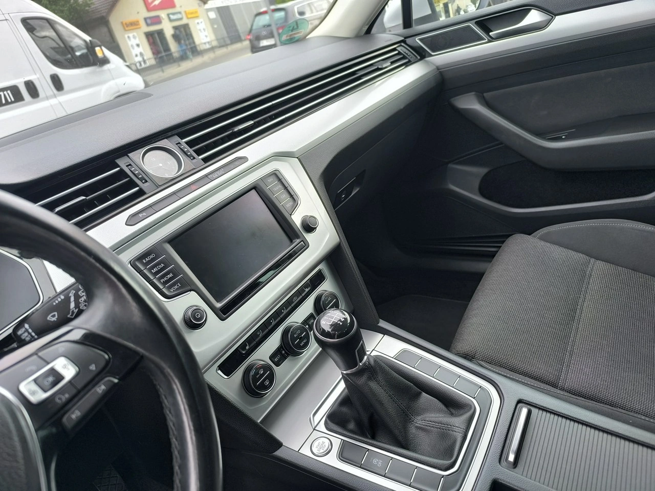 Volkswagen Passat - Zdjęcie 17