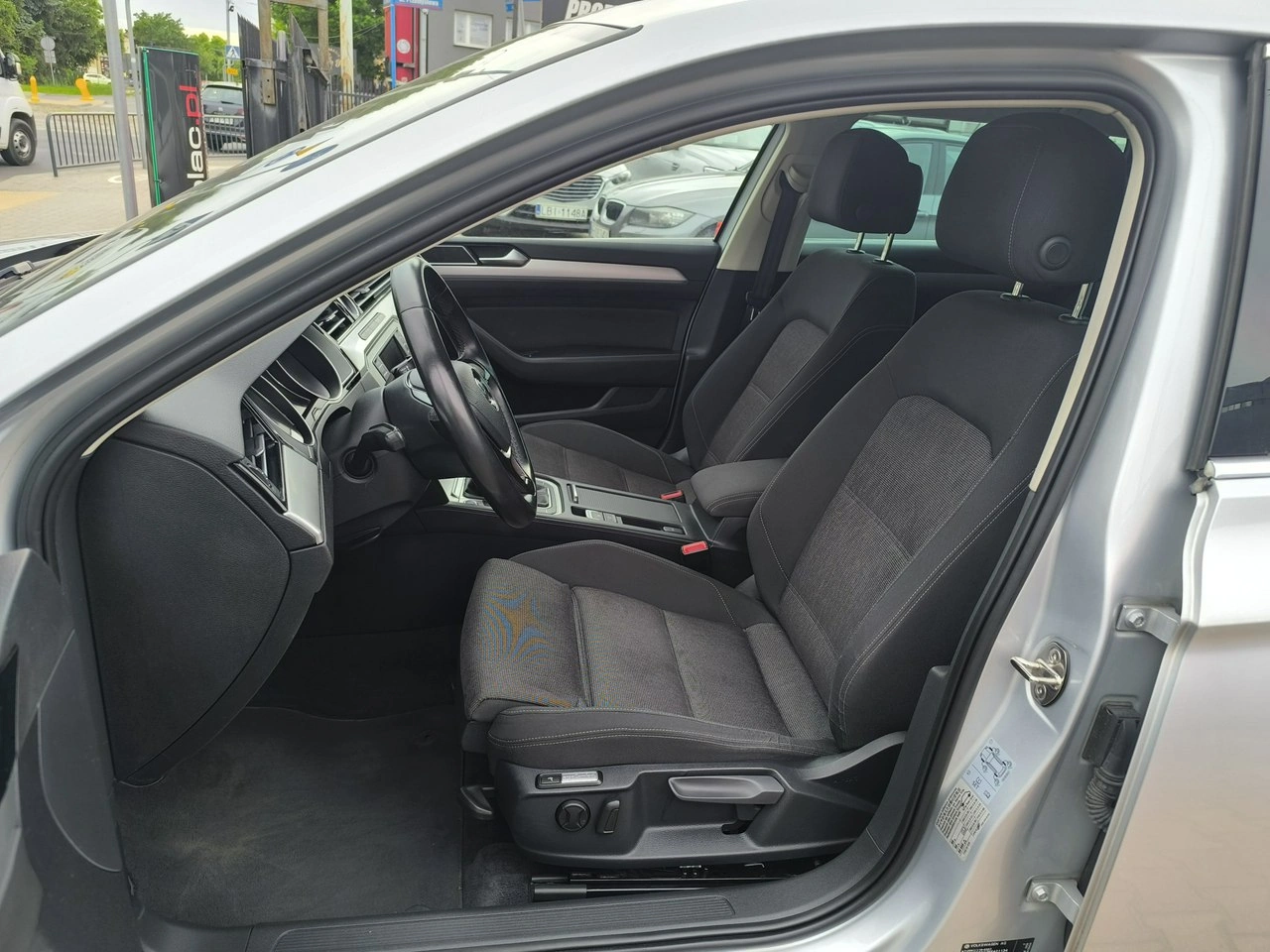 Volkswagen Passat - Zdjęcie 18
