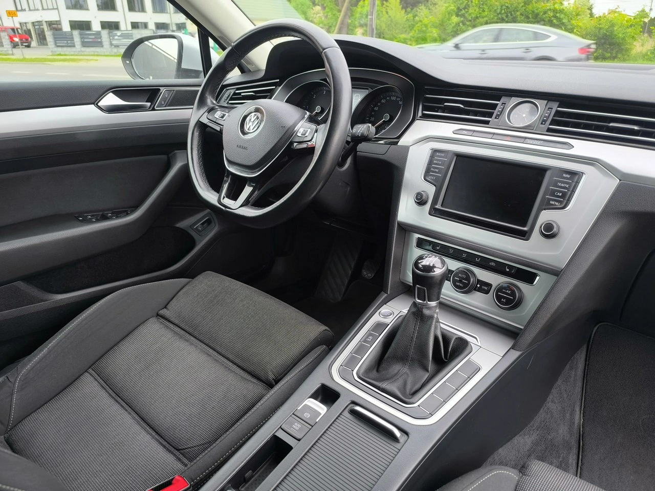 Volkswagen Passat - Zdjęcie 24