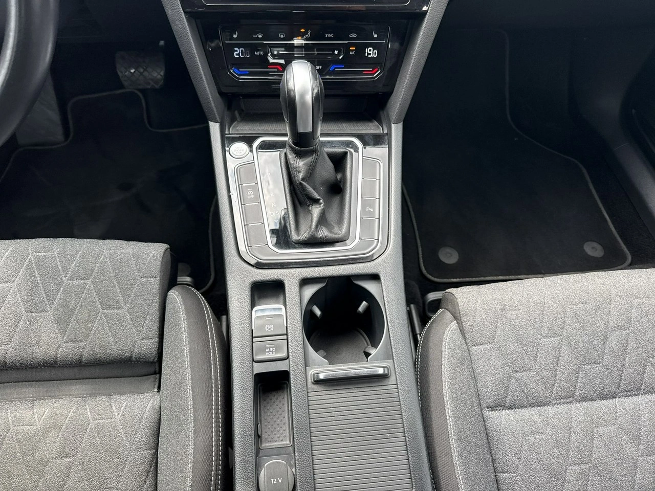Volkswagen Passat - Zdjęcie 23