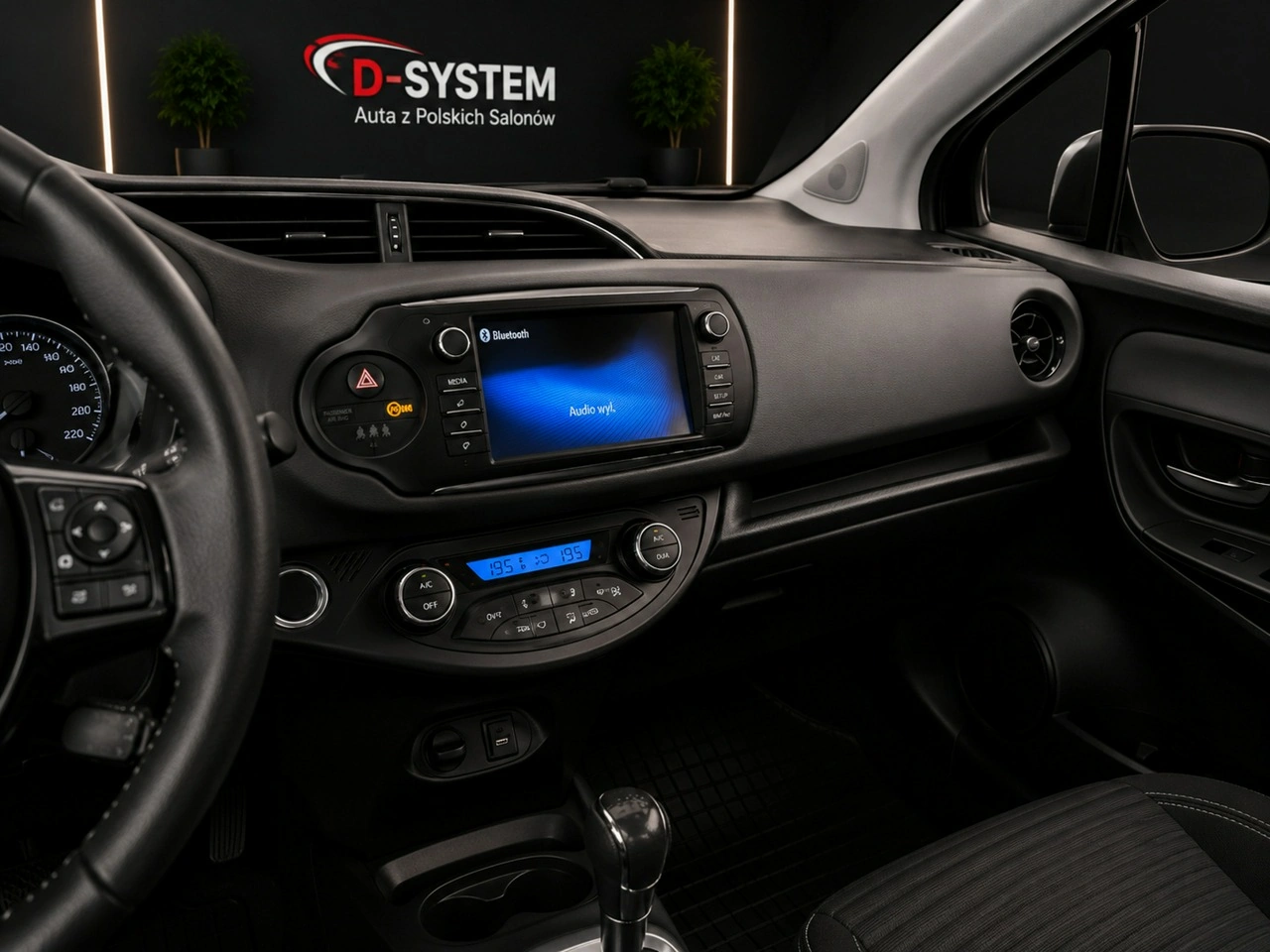 Toyota Yaris - Zdjęcie 8