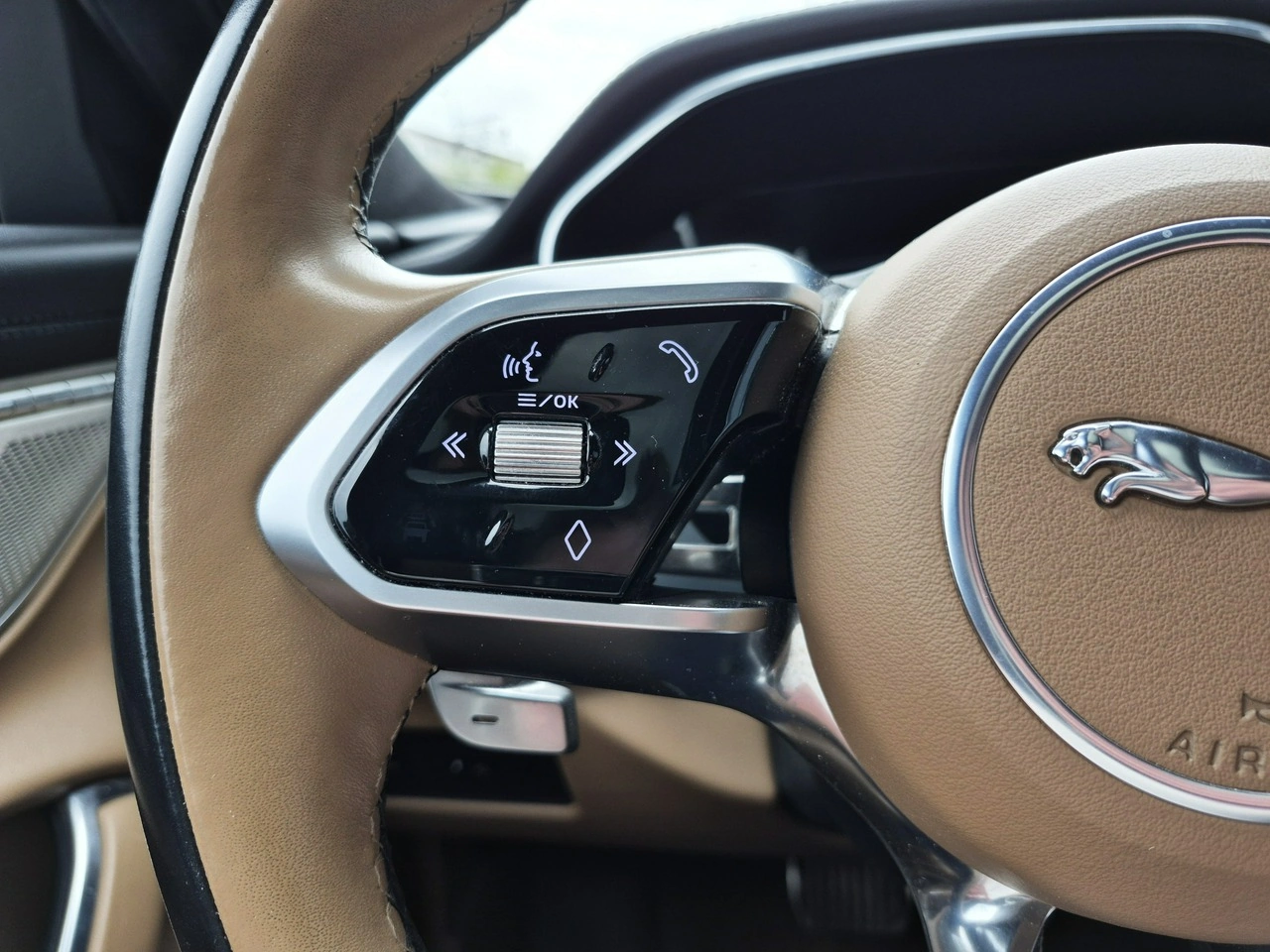 Jaguar XF - Zdjęcie 30
