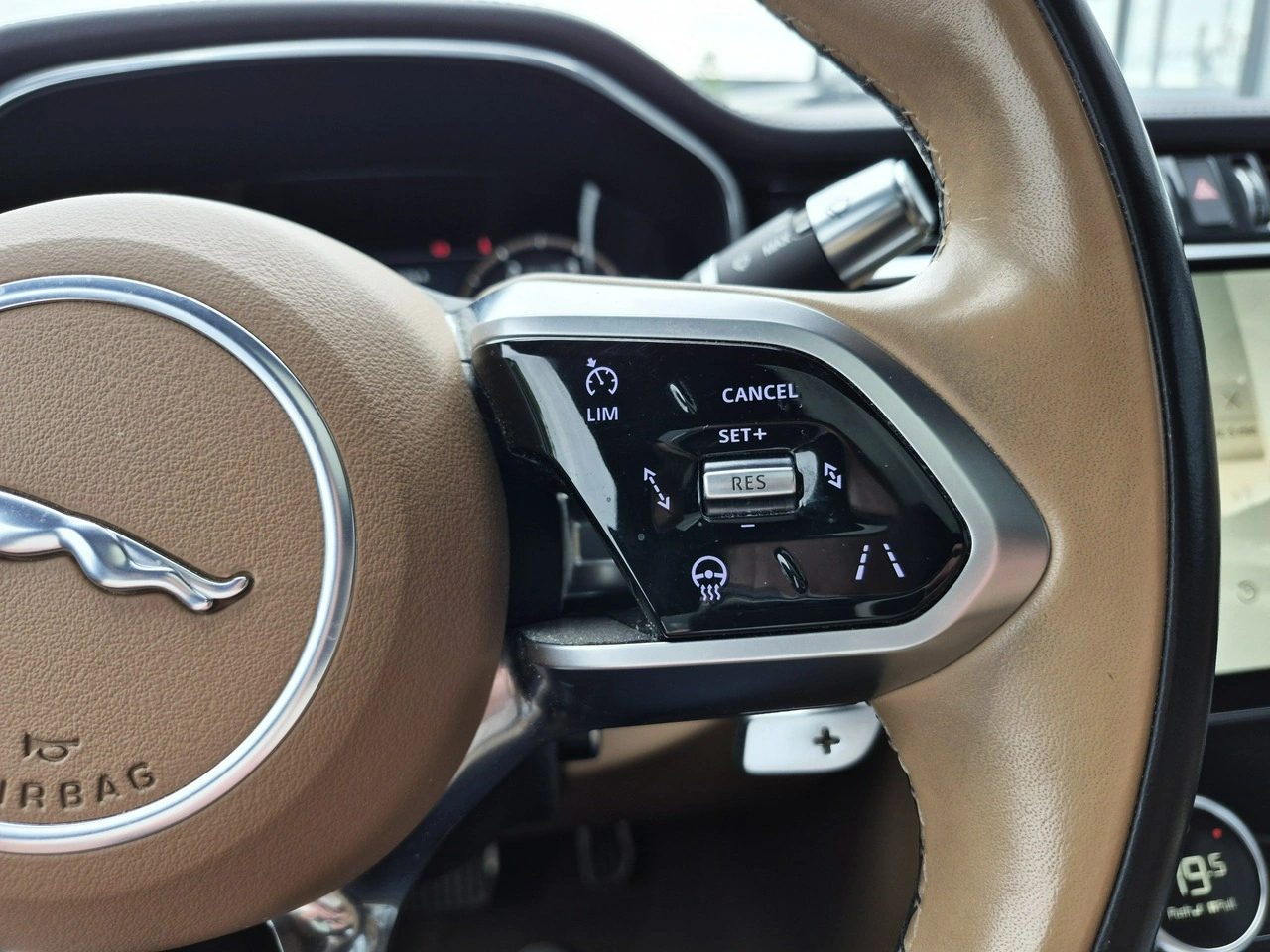 Jaguar XF - Zdjęcie 31