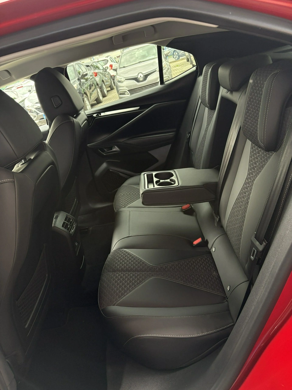 DS Automobiles DS 4 - Zdjęcie 17