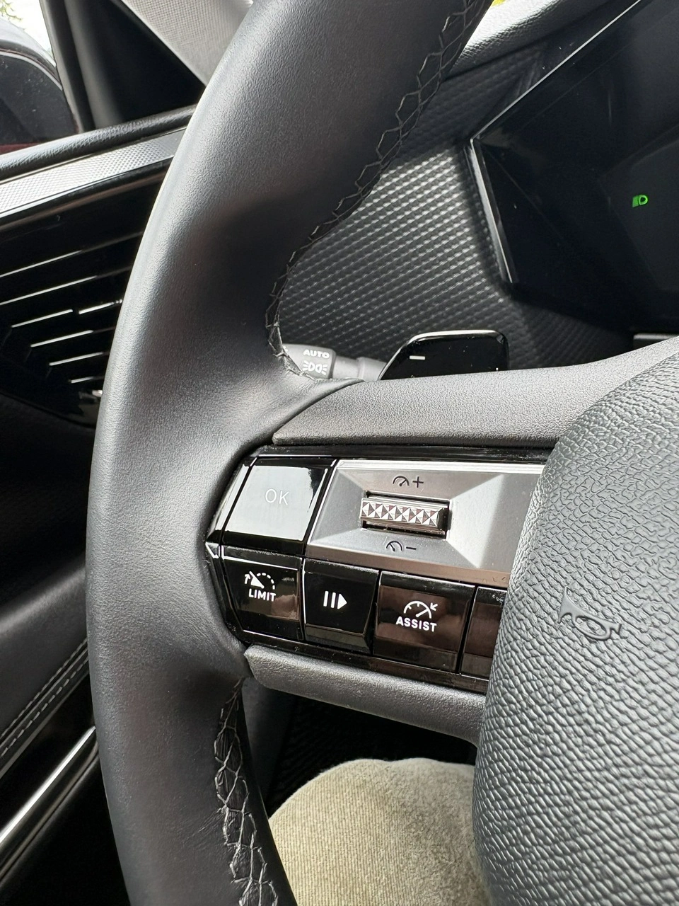 DS Automobiles DS 4 - Zdjęcie 22
