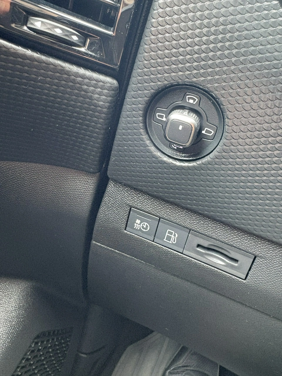 DS Automobiles DS 4 - Zdjęcie 32