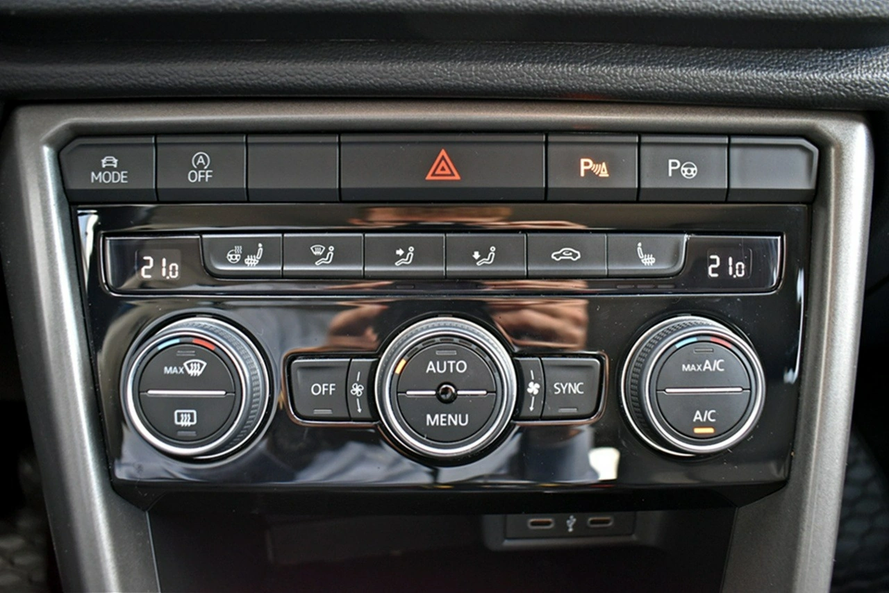 Volkswagen T-Roc - Zdjęcie 24