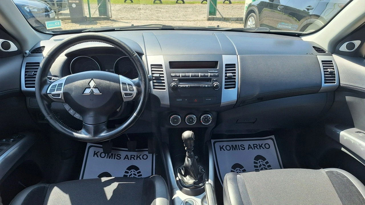 Mitsubishi Outlander - Zdjęcie 10