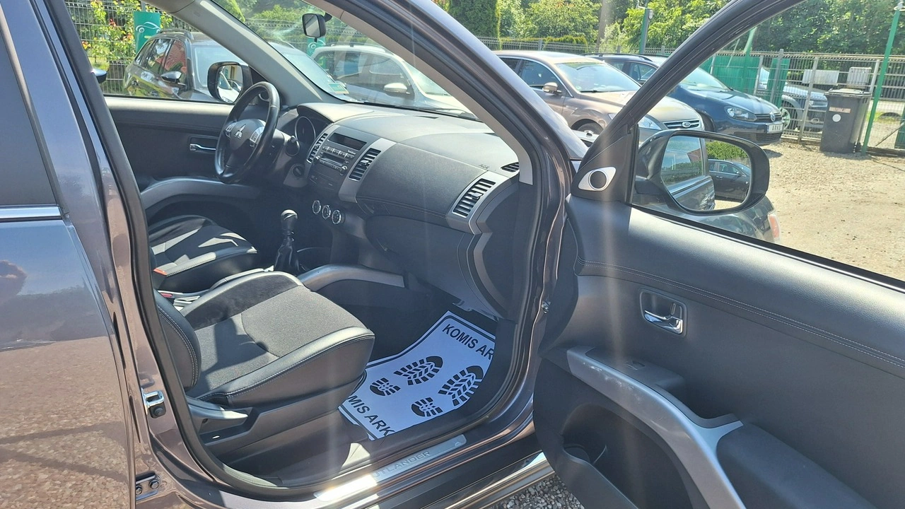 Mitsubishi Outlander - Zdjęcie 11