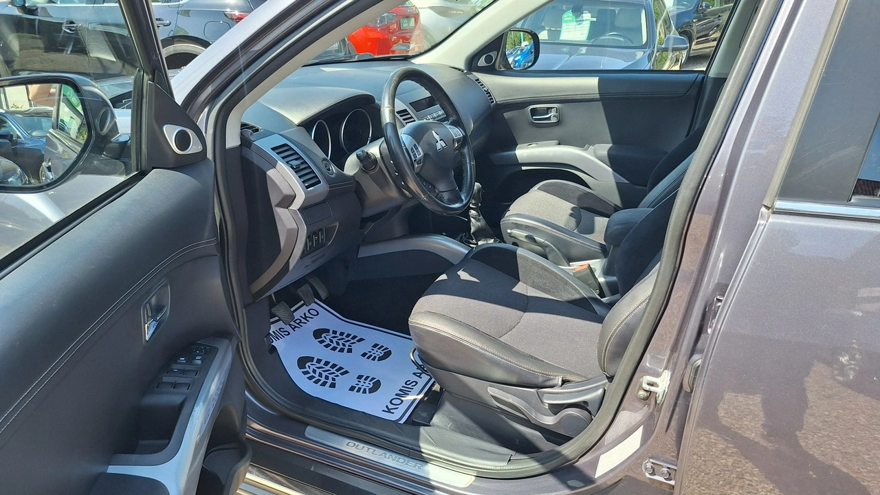 Mitsubishi Outlander - Zdjęcie 8