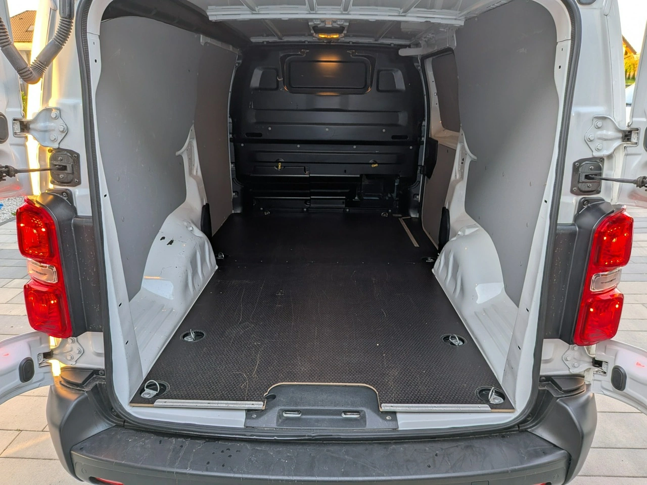 Opel Vivaro - Zdjęcie 25
