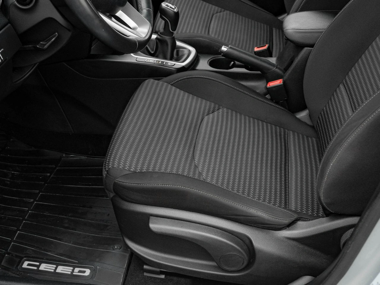 Kia Ceed - Zdjęcie 10