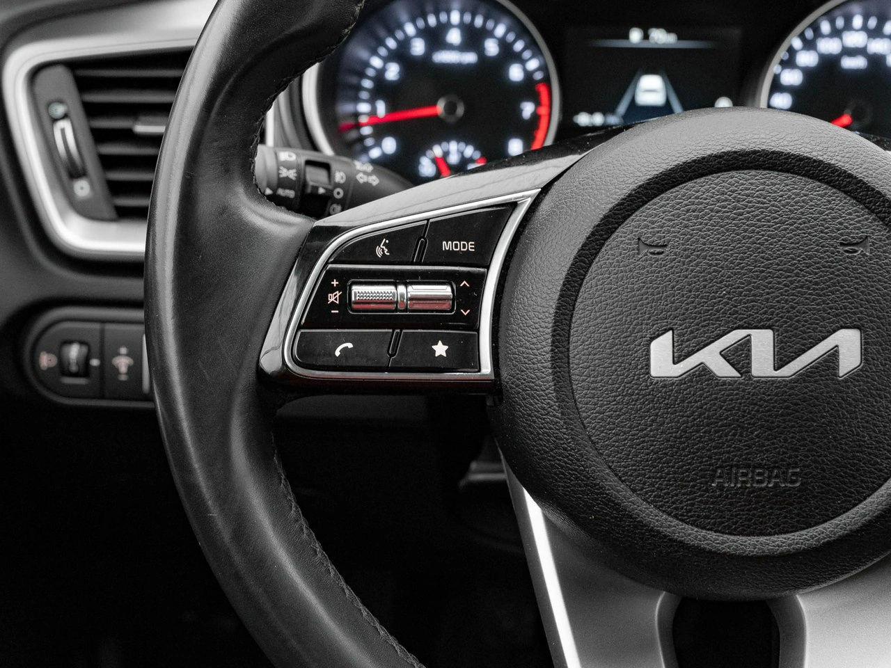 Kia Ceed - Zdjęcie 13