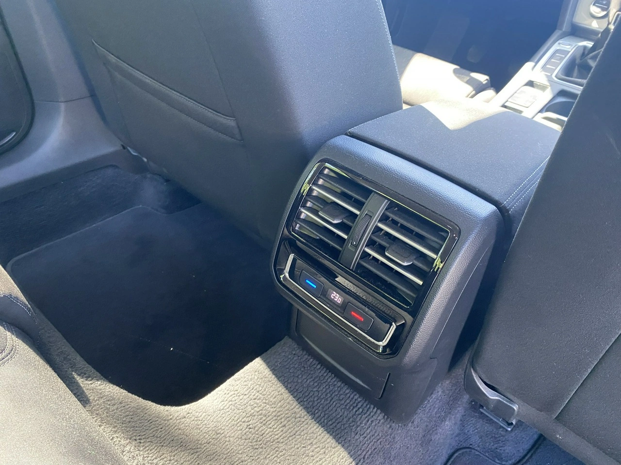 Volkswagen Passat - Zdjęcie 16