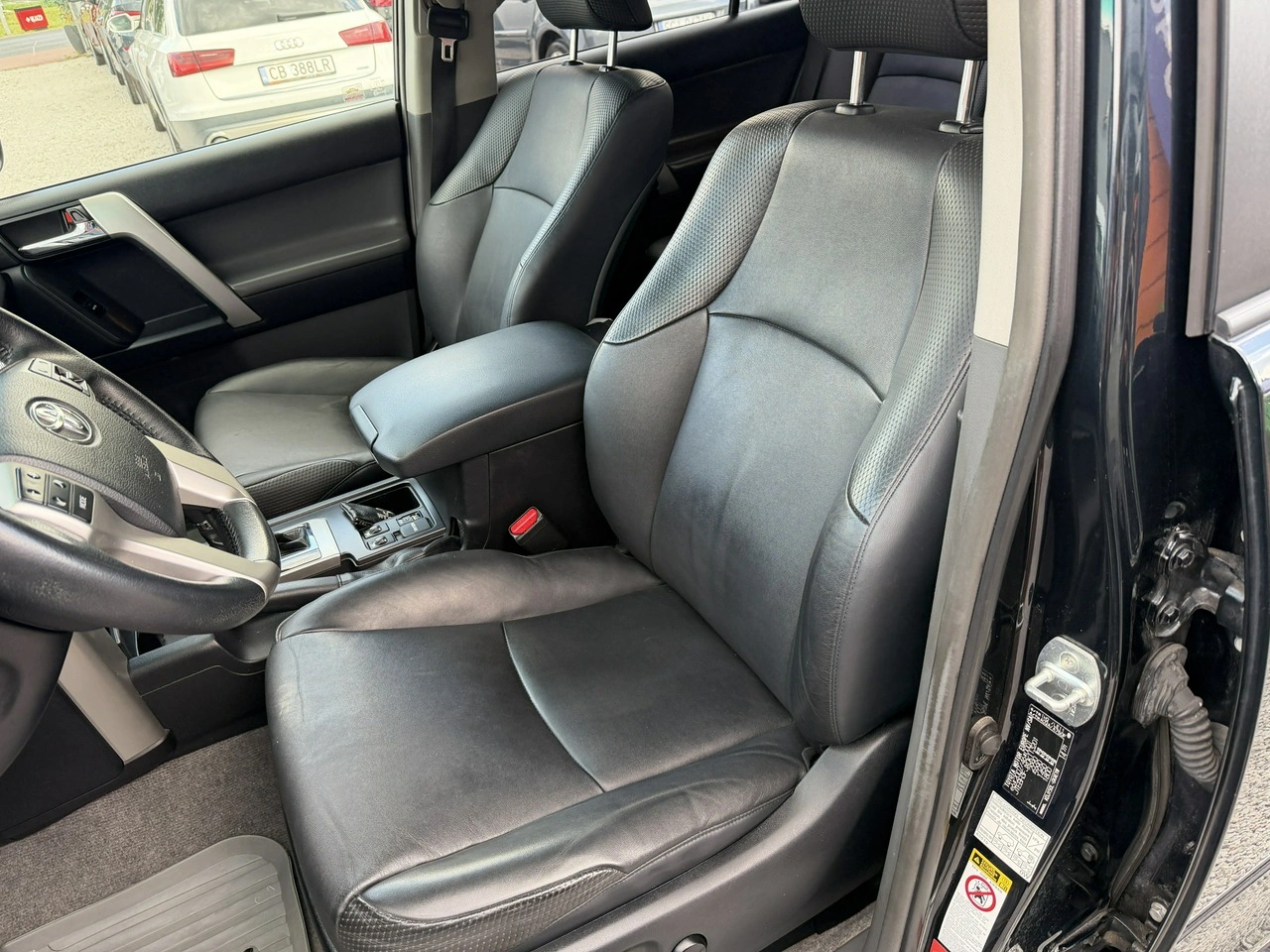 Toyota Land Cruiser - Zdjęcie 11