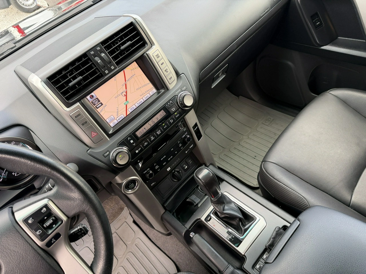 Toyota Land Cruiser - Zdjęcie 20