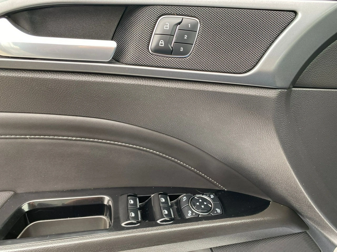 Ford Mondeo - Zdjęcie 15