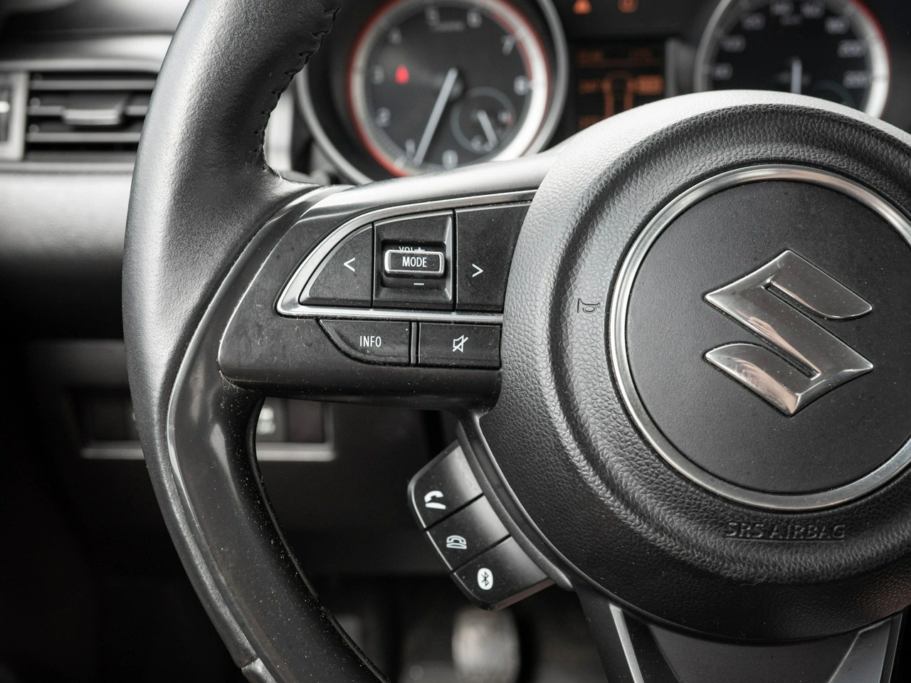 Suzuki Swift - Zdjęcie 12