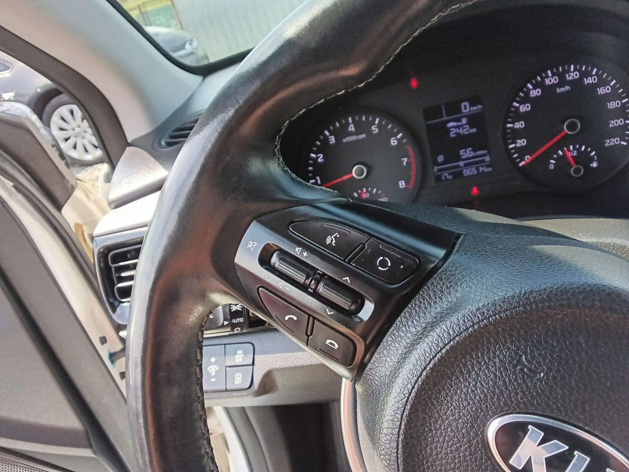 Kia Rio - Zdjęcie 24