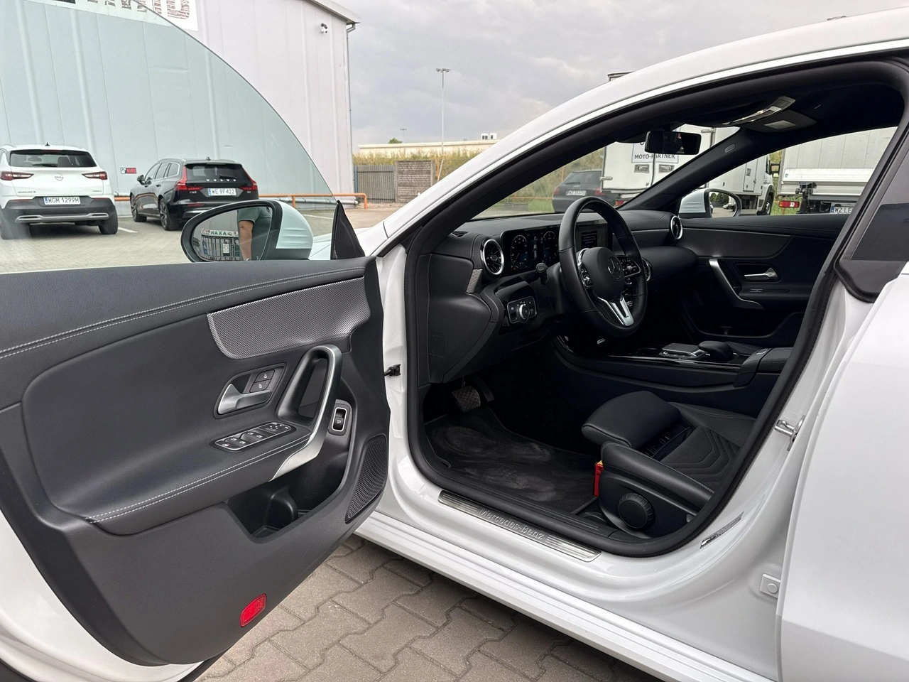 Mercedes CLA 180 - Zdjęcie 9