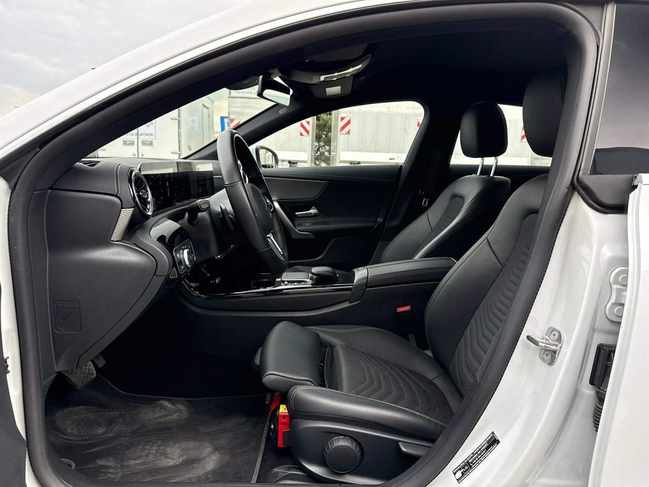 Mercedes CLA 180 - Zdjęcie 10