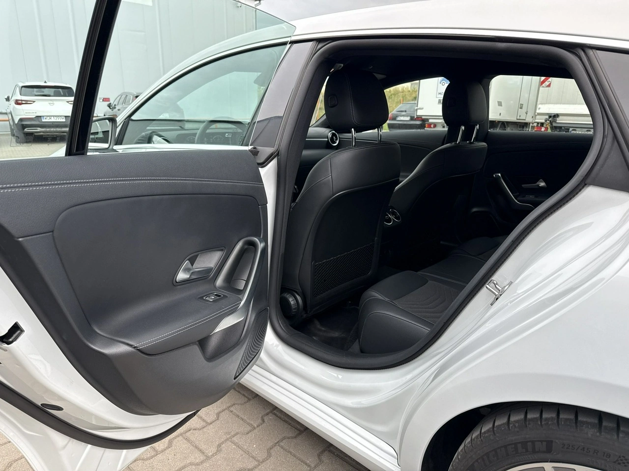 Mercedes CLA 180 - Zdjęcie 13