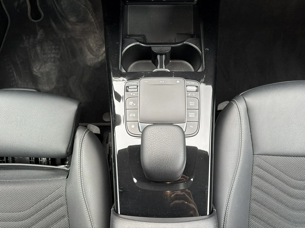 Mercedes CLA 180 - Zdjęcie 24