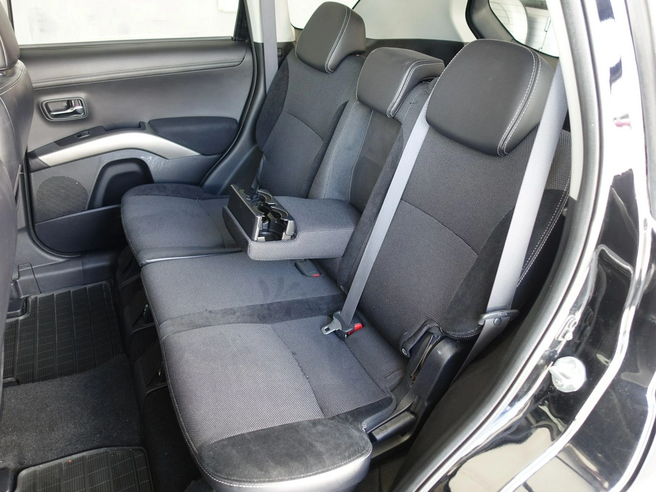 Mitsubishi Outlander - Zdjęcie 16