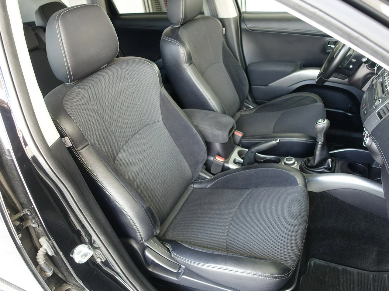 Mitsubishi Outlander - Zdjęcie 20