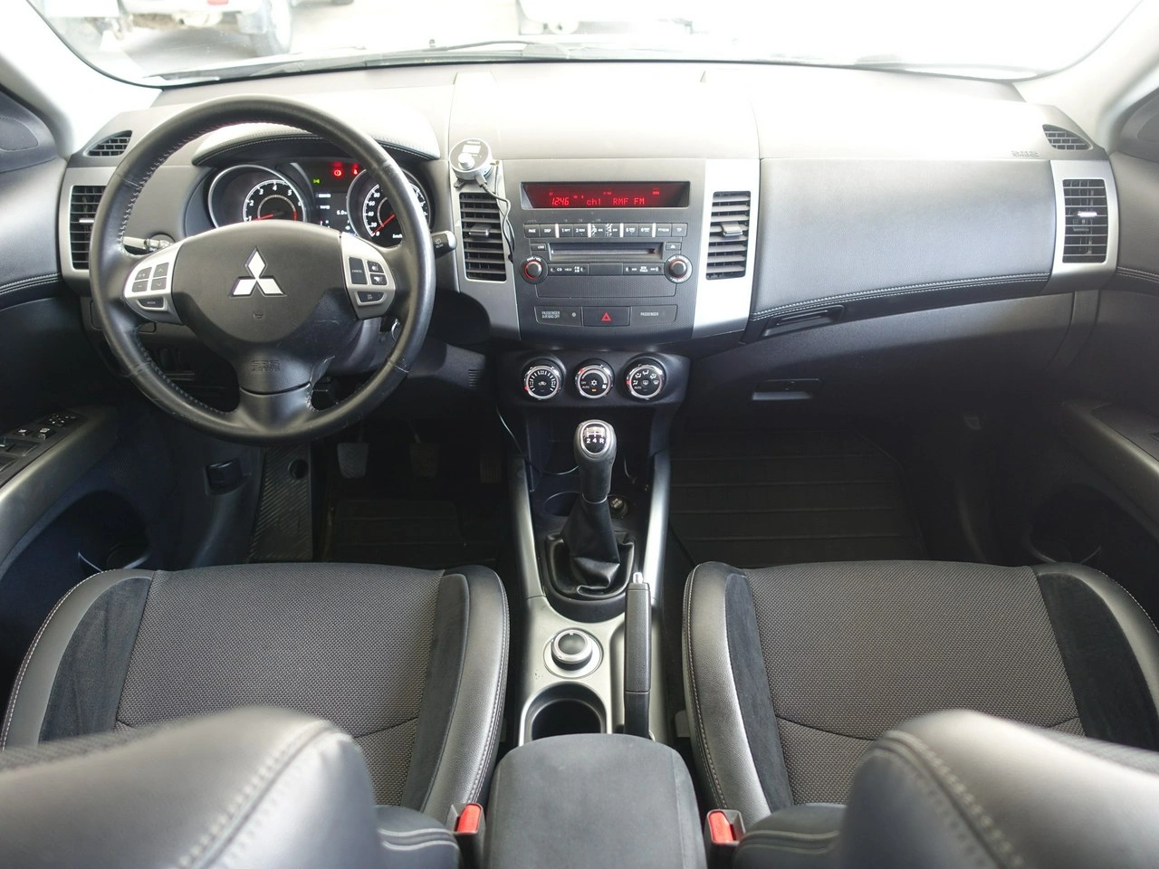 Mitsubishi Outlander - Zdjęcie 17