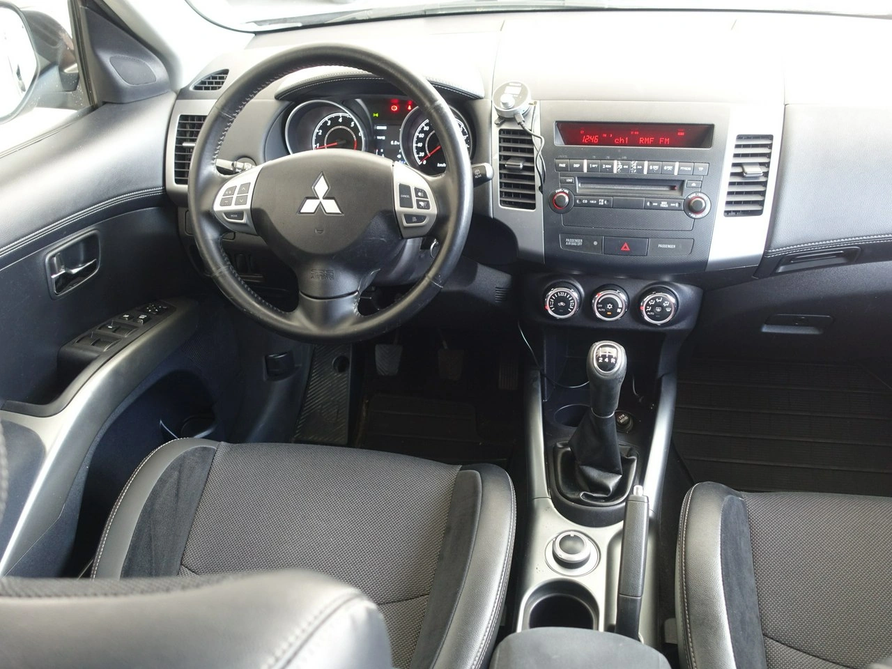 Mitsubishi Outlander - Zdjęcie 22