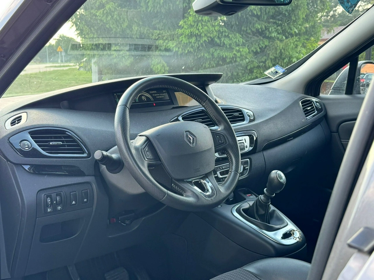 Renault Scenic - Zdjęcie 17