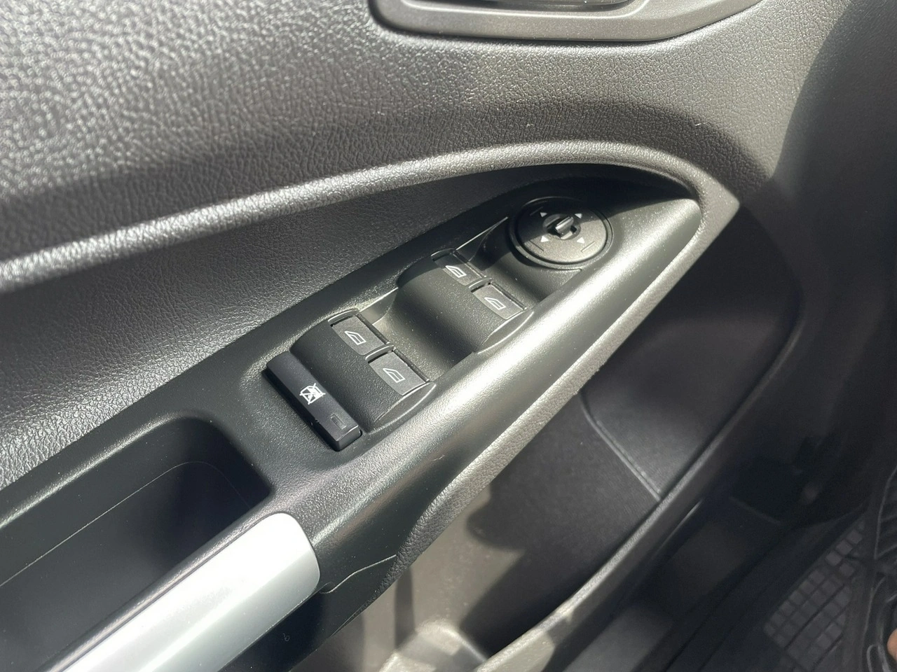 Ford Grand Tourneo Connect - Zdjęcie 9