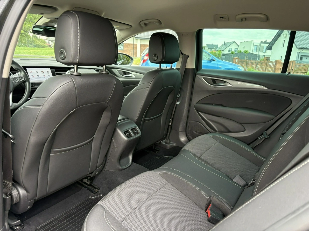 Opel Insignia Sports Tourer - Zdjęcie 9