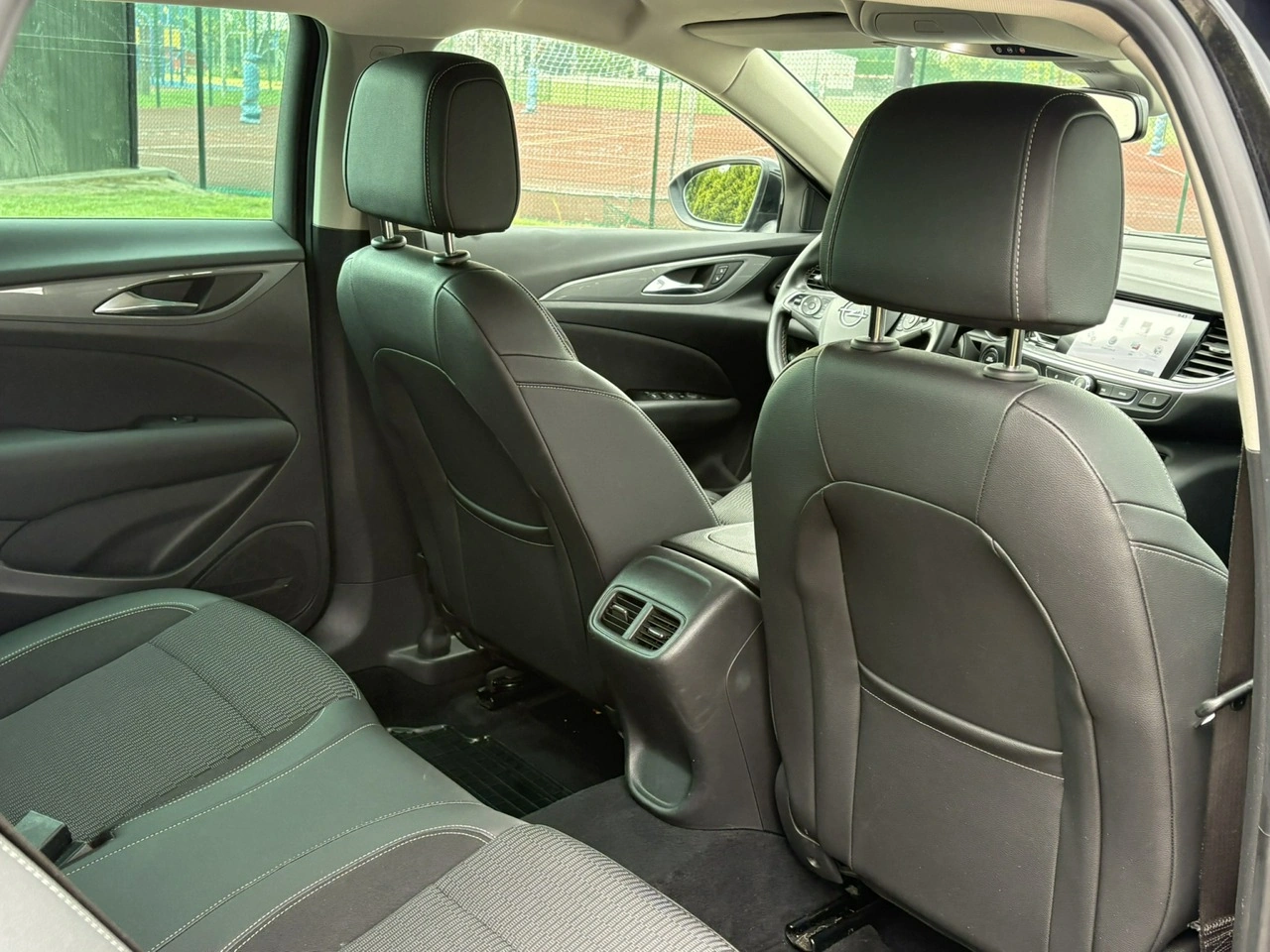 Opel Insignia Sports Tourer - Zdjęcie 11