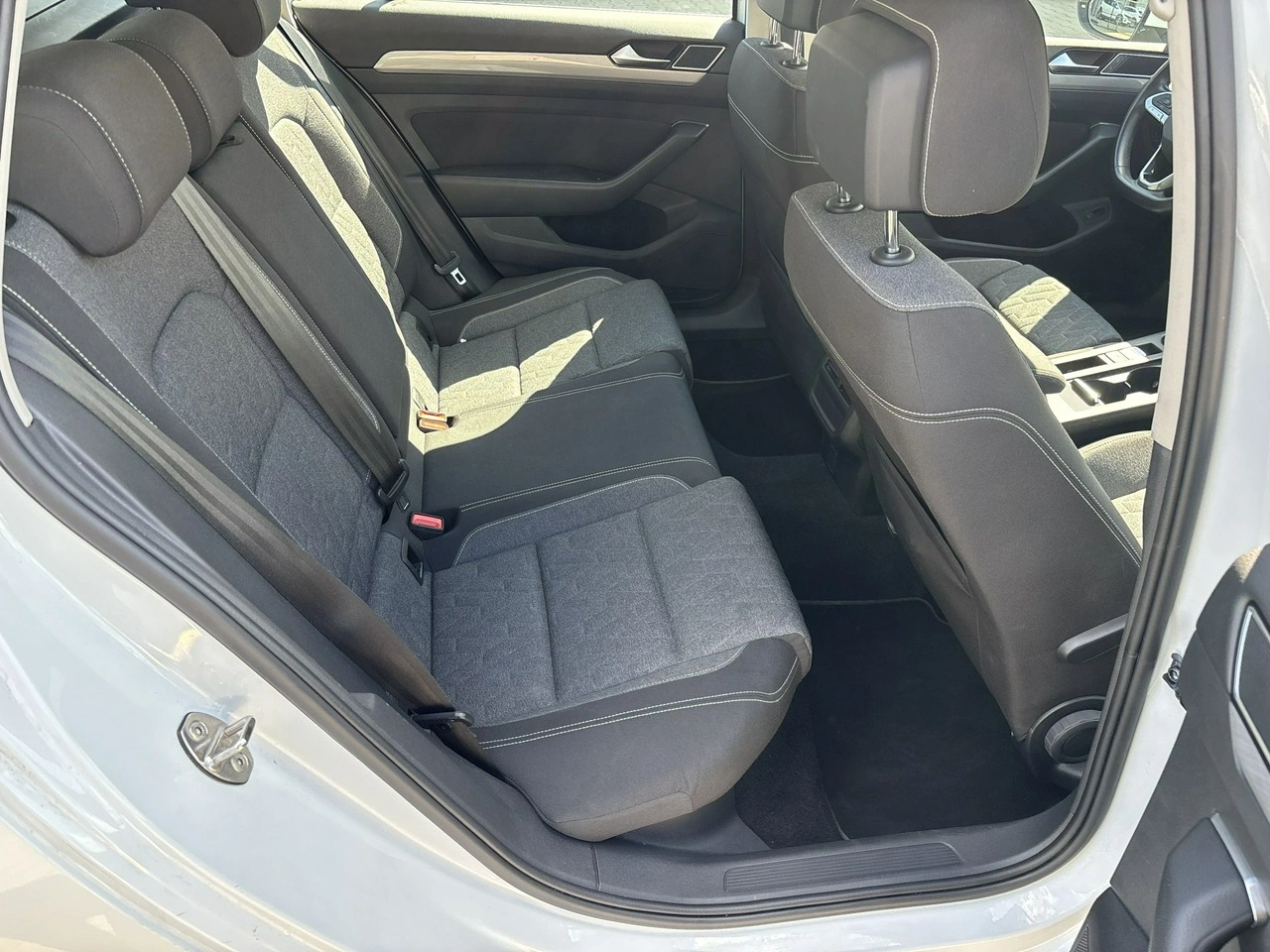 Volkswagen Passat - Zdjęcie 14