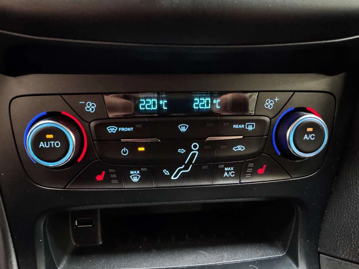 Ford Focus - Zdjęcie 28